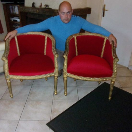tapissier décorateur chaise en velour