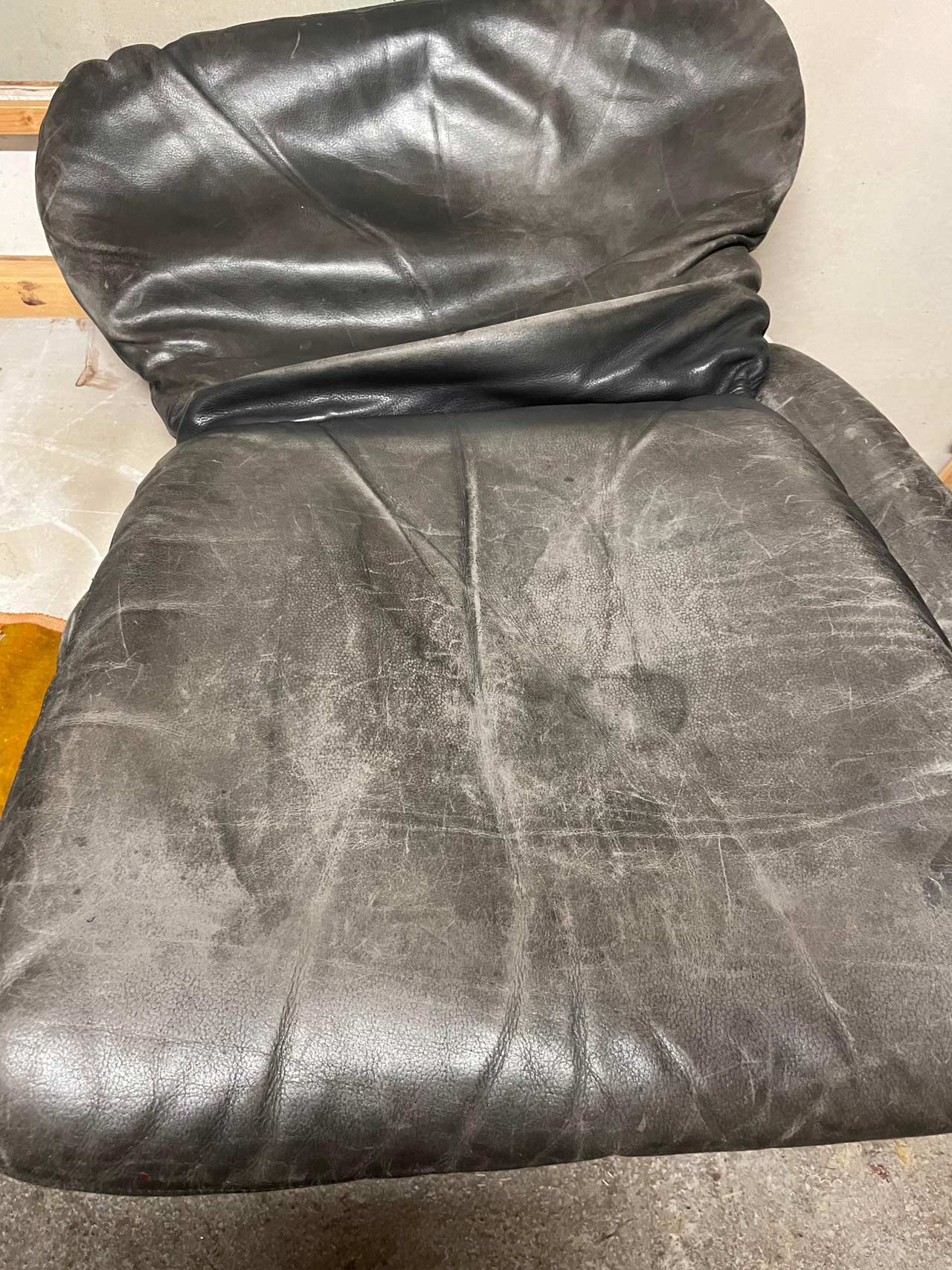 Remise en état fauteuil, Cuir sanglage à l’origine, soins et pigmentation du Cuir couleur d’origine