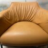 Restauration du cuir avec pigmentation, couleur d’origine d’un superbe Fauteuill, Archibald de (poltrona frau)